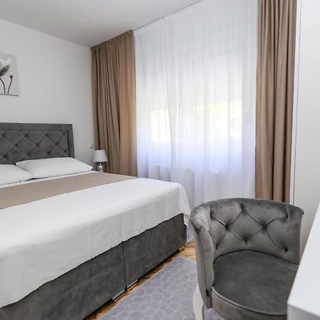 Apartmani Guto Podstrana Exteriör bild