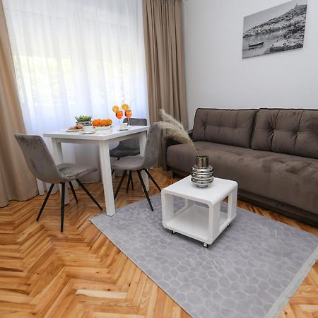 Apartmani Guto Podstrana Exteriör bild