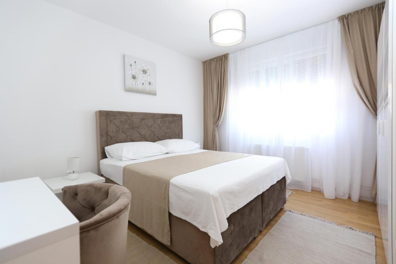 Apartmani Guto Podstrana Exteriör bild