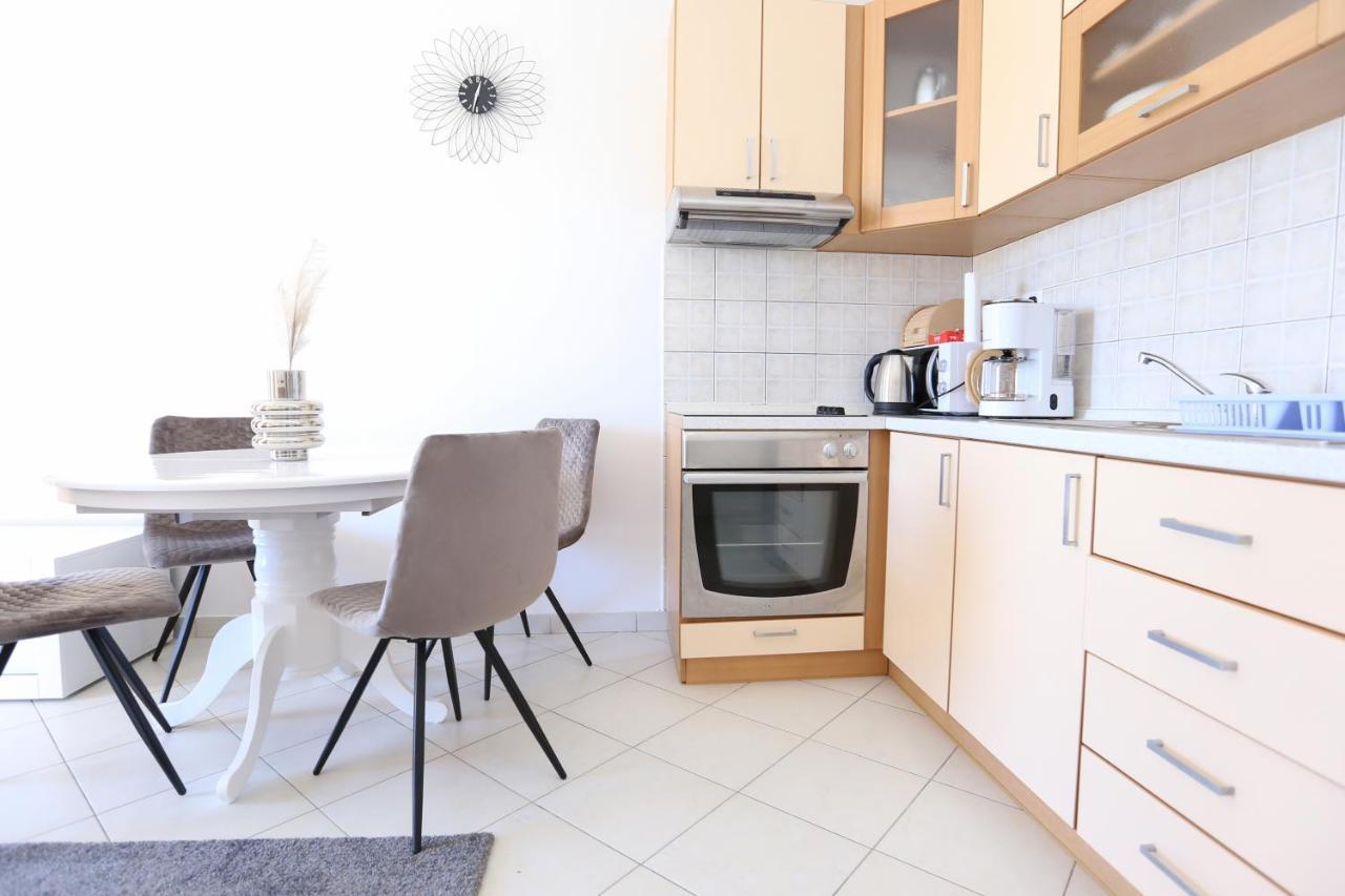 Apartmani Guto Podstrana Exteriör bild