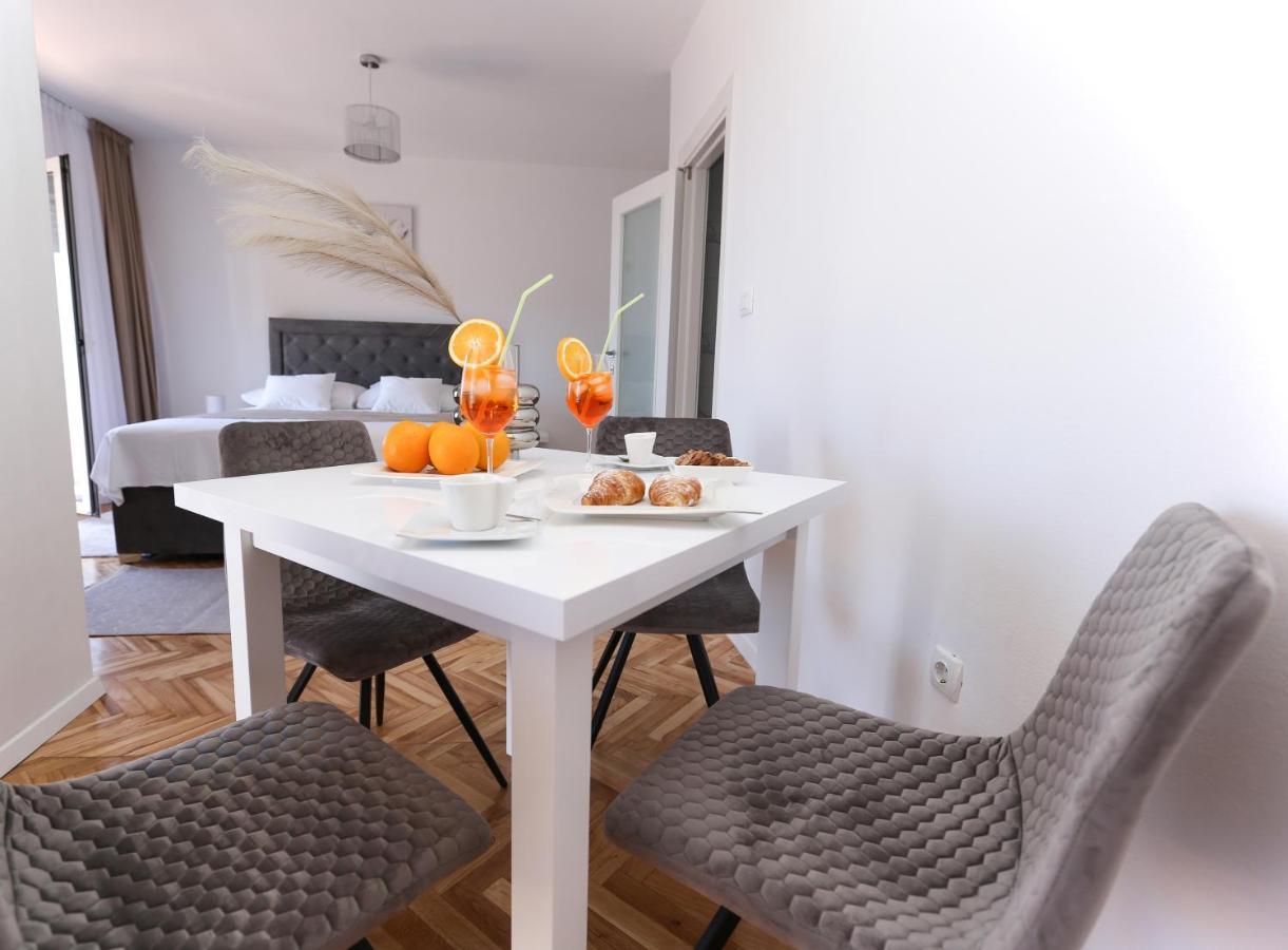 Apartmani Guto Podstrana Exteriör bild