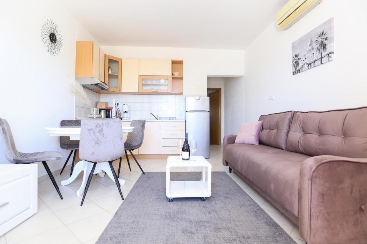Apartmani Guto Podstrana Exteriör bild