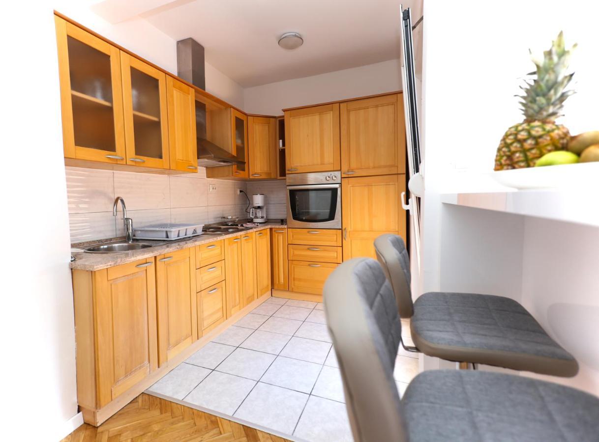 Apartmani Guto Podstrana Exteriör bild