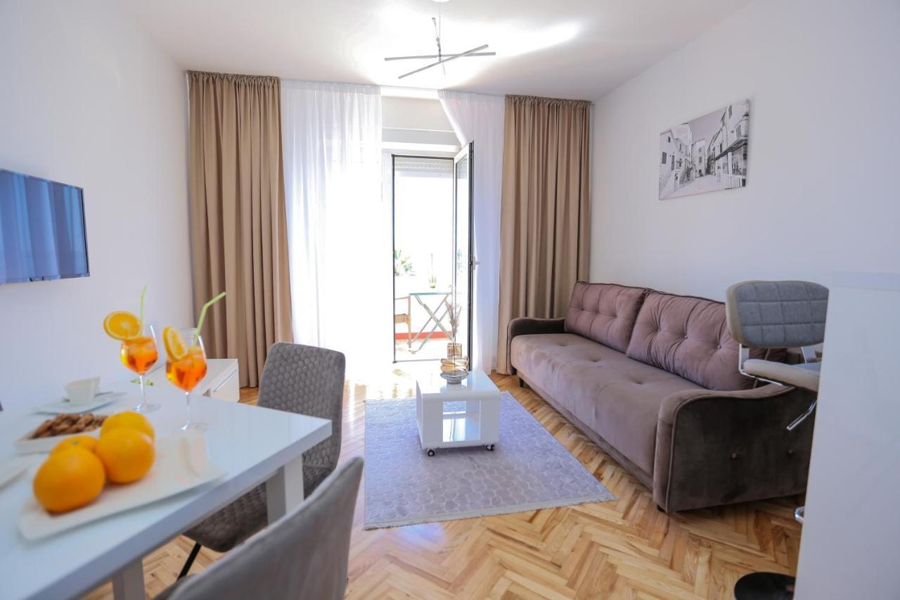 Apartmani Guto Podstrana Exteriör bild