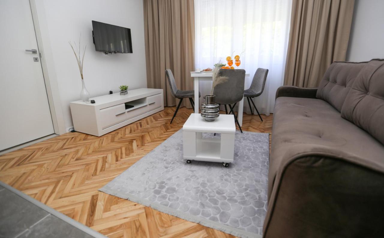 Apartmani Guto Podstrana Exteriör bild