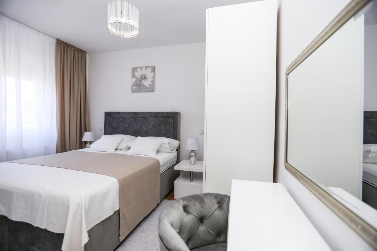 Apartmani Guto Podstrana Exteriör bild