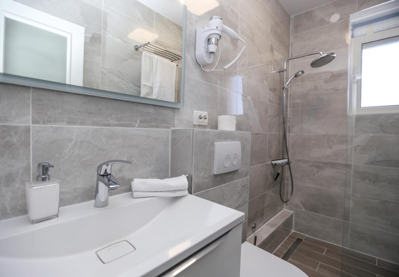 Apartmani Guto Podstrana Exteriör bild