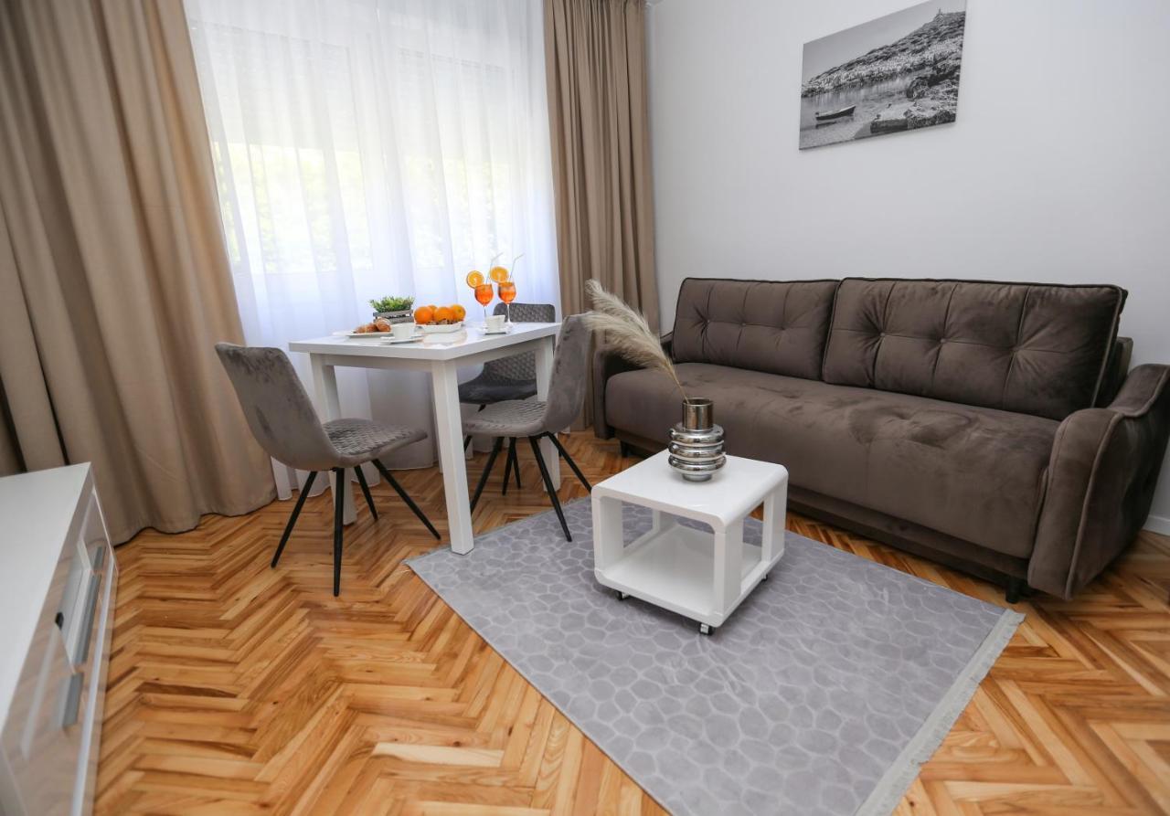Apartmani Guto Podstrana Exteriör bild