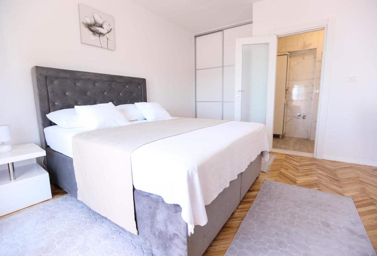 Apartmani Guto Podstrana Exteriör bild