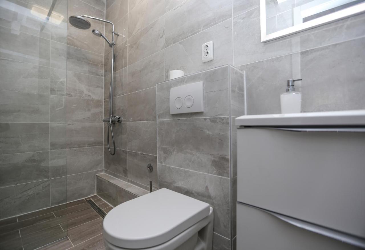 Apartmani Guto Podstrana Exteriör bild